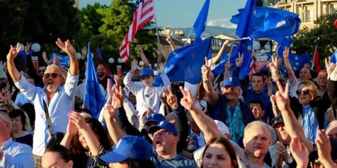 Shkodra s’iu përul komunizmit’/ Mediu: DASH tregoi që Berishës iu hoq ‘non-grata’, sot jemi me miqtë tanë amerikanë