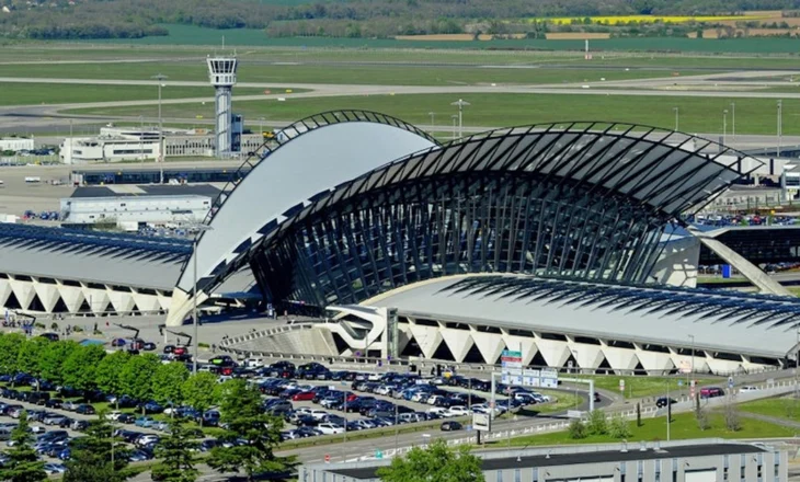Shkoi deri në tajlandë për të marrë 41 kg drogë, vajza shqiptare pikaset në aeroport