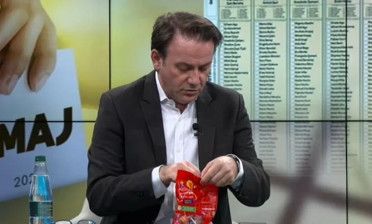 “Shkojnë në parlament pa kontribut”/ Ish-deputeti Gjoni ironizon ashpër kandidatët me disa lëpirëse: Duhet t’u jepen…