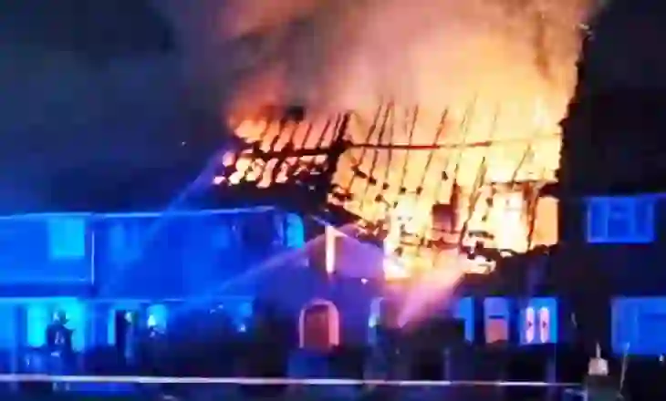 Shkrumbohet nga flakët ‘shtëpia e barit’ në Angli, pësojnë djegie të rënda dy shqiptarë