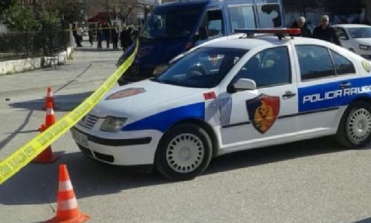 Shpëtojnë mrekullisht pasagjerët/ Makina përplaset me autobusin, lëndohet shoferi…
