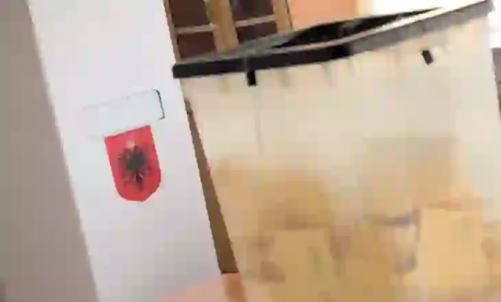 Shqipëria në heshtje zgjedhore, ndalojnë aktivitetet poliitke, qytetarët drejtohen nesër drejt kutive të votimit