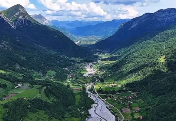Shqipëria turistike, Rama ndan videon: Pamje përrallore të Vermoshit