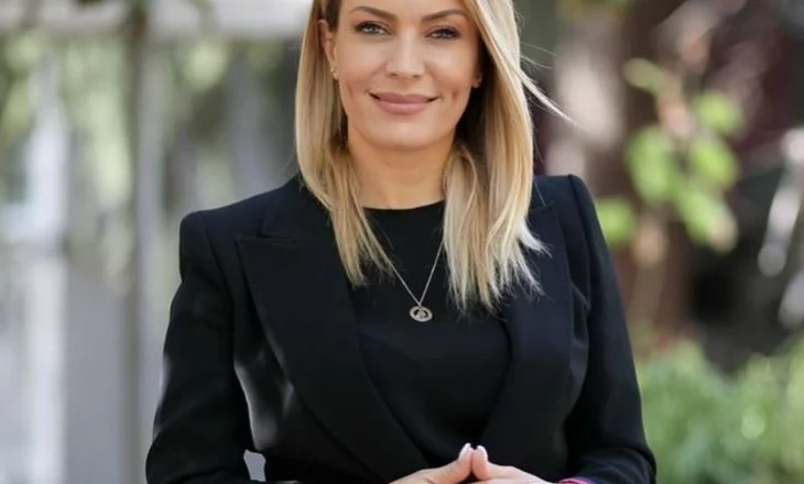Sinan Hoxha mbështet publikisht Blerina Gjylametin dhe PS: “Jam shumë i kënaqur dhe i privilegjuar që jam sot këtu”