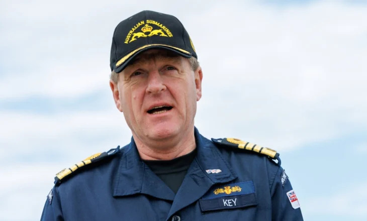 Skandal në Marinën Britanike, komandanti jep dorëheqjen pas marrëdhënies sentimentale me oficeren! Admirali baba i tre fëmijëve