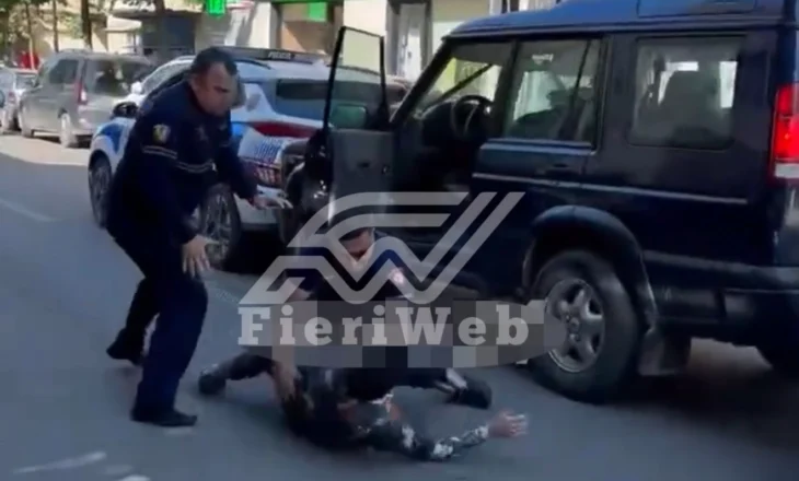 Skenë si nëpër filma në Tiranë! Mori përpara disa makina policie, arrestohet i riu