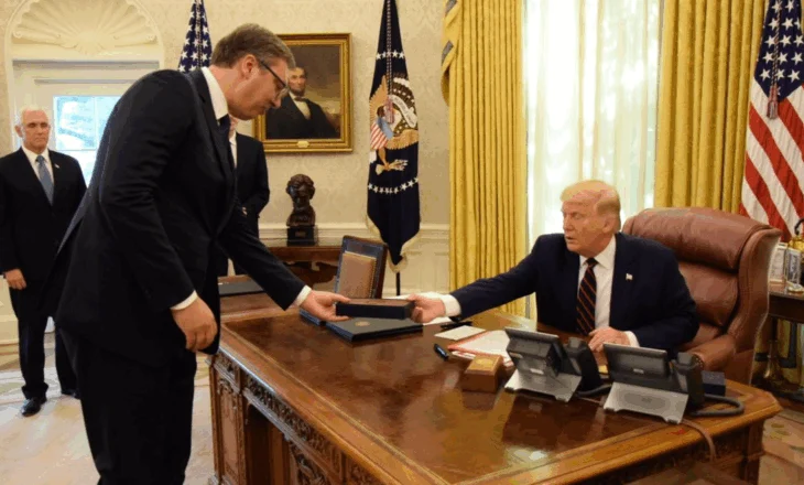 ”S’më duhen fotot me Trump”, nga Moska Vuçiç zbut situatën: Presidenti i SHBA po bën gjëra të mira për botën