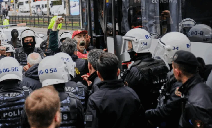 Stambolli në ‘shtetrrethim’ për 1 Majin/ Qindra arrestime, mbi 52 mijë policë në rrugë