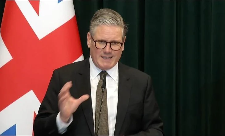 Starmer: Do të punojmë së bashku për prodhimin dhe shitjen e automjeteve ushtarake