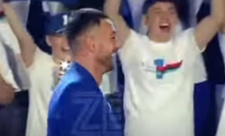 Stresi vjen me këngë surprizë për mbylljen e fushatës, mesazh Noizyt: Je në partinë e gabuar vëllai im!