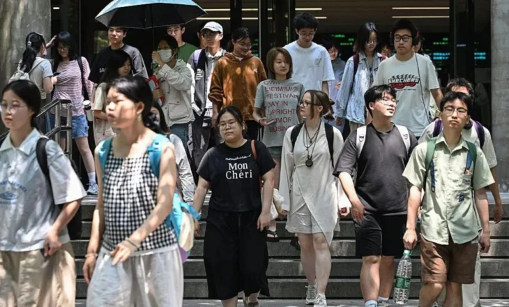 Studentë apo spiunë? Të rinjtë kinezë nën sitën e Donald Trump, mijëra në pasiguri
