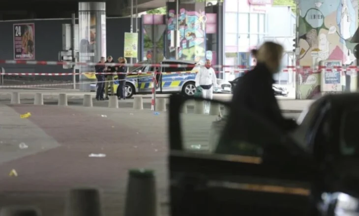 Sulm me thikë në Gjermani, autori plagos 5 persona, po shikonin ndeshje në një bar