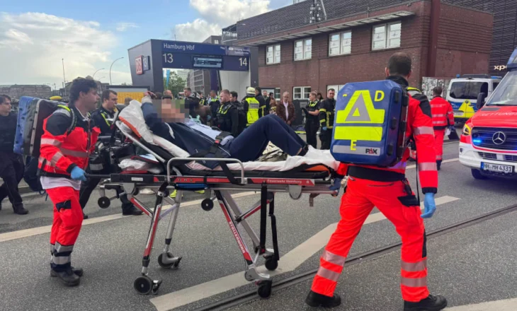 Sulm me thikë në stacionin e trenit në Hamburg të Gjermanisë, plagosen disa persona