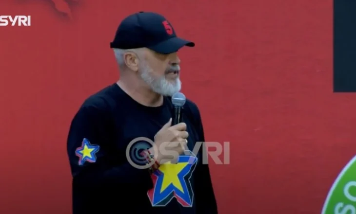 SYRI TV/ Edi Rama mbyll fushatën në Korçë, fyen kandidatët e opozitës, pasthirrma e grimasa në miting