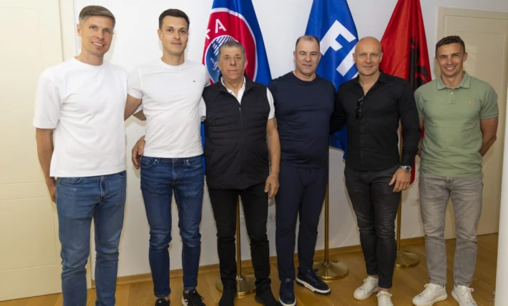 Szymon Marciniak viziton “Shtëpinë e Futbollit”, thirrje të rinjve shqiptarë: Bëhuni arbitra