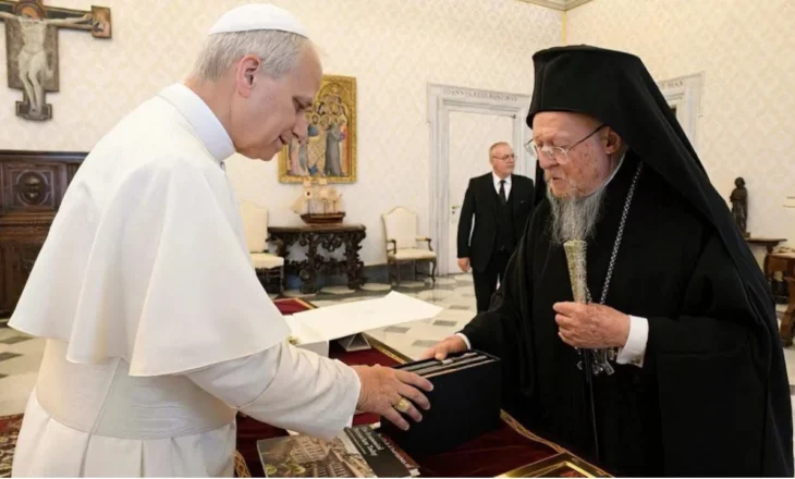 Takimi i Papa Leonit XIV dhe Bartolomeut I, ja çfarë diskutuan udhëheqësit e kishës Katolike dhe Ortodokse