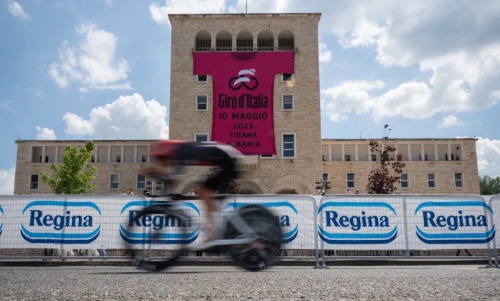 Tarling fiton etapën e kronometrit në Tiranë, slloveni Roglic merr fanellën rozë të liderit të Xhiros së Italisë