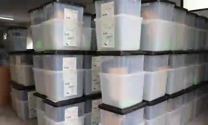 Të dielën Shqipëria voton, nis shpërndarja e materialeve zgjedhore nëpër qytete