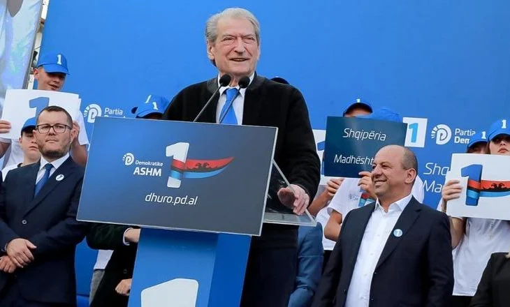 “Të diplomuarit do të punësohen brenda vitit”, Berisha në Berat: Votoni PD, për t’u ndarë nga e keqja më e madhe e vendit