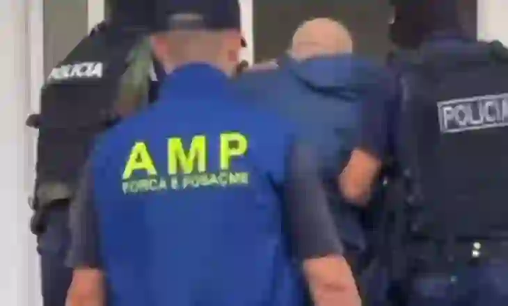 Të dyshuar për shpërdorim detyre/ AMP ekzekuton 4 urdhra ndalimi për tre policë dhe një doganier