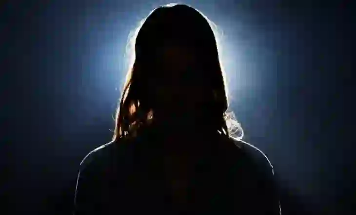 Të gjitha qeniet e gjalla lëshojnë një ndriçim që zhduket kur vdesin