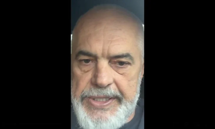 “Të ofenduar nga stërkalat dhe klithmat porno-politike të kënetës”/ Rama thirrje shqiptarëve në Greqi: Ktheni zarfet me votat në Shqipëri!