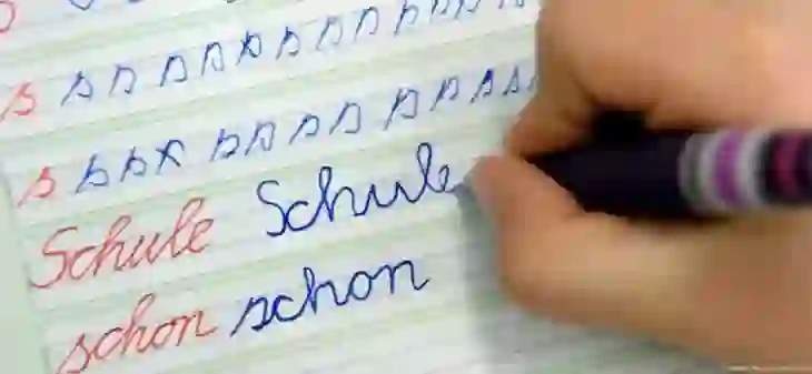 Të rikthehemi tek lapsi dhe letra! Përfitimet e të shkruarit me dorë