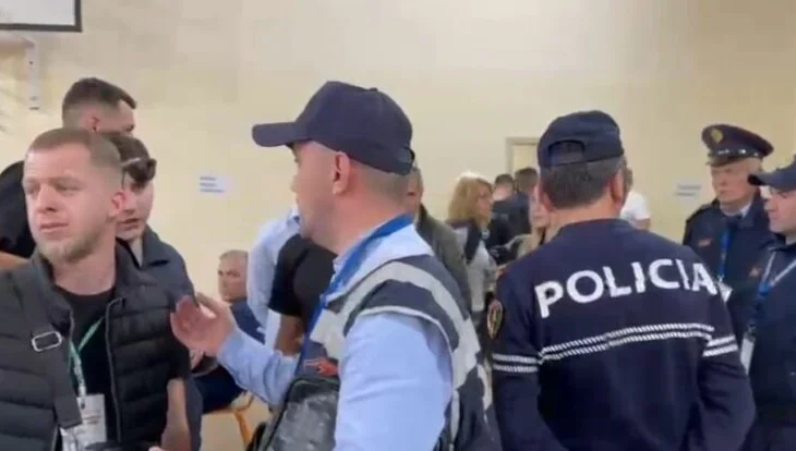 Tensione në KZAZ-në nr. 31/ Pezullohet numërimi,policia ndërhyn për të larguar vëzhguesit pas përplasjeve me numëruesit