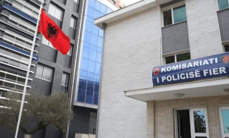 Tentuan të vrisnin me sëpatë 58-vjeçarin në Fier, arrestohet babai, në kërkim i biri
