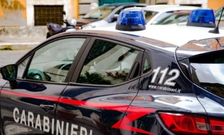 Terror në një lokal në Itali/ Shqiptari dhunon brutalisht ish-partneren e tij ukrainase, i gjendet armë zjarri dhe kaçavidë pas arrestimit