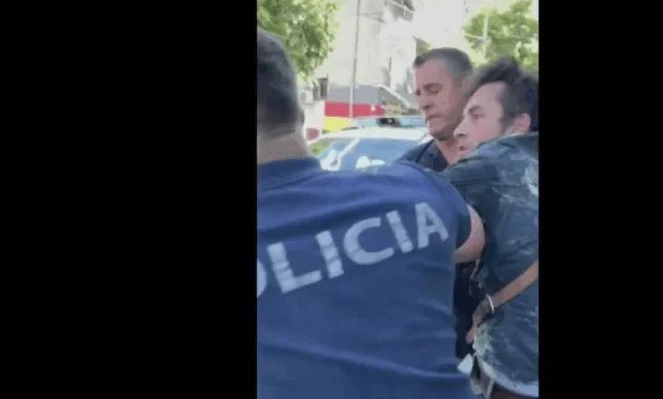 Terrorizoi kryeqytetin, përplasi makinat e policisë dhe rrezikoi jetën e kalimtarëve! I arrestuari te ‘Medreseja’ me probleme të shëndetit mendor
