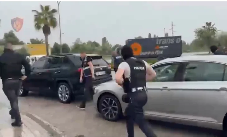 Tiranë – Finalizohet operacioni “Puzzle”: Goditet rrjeti i trafikimit të armëve nga Kosova në Shqipëri, 10 të arrestuar dhe sasi armësh të sekuestruara