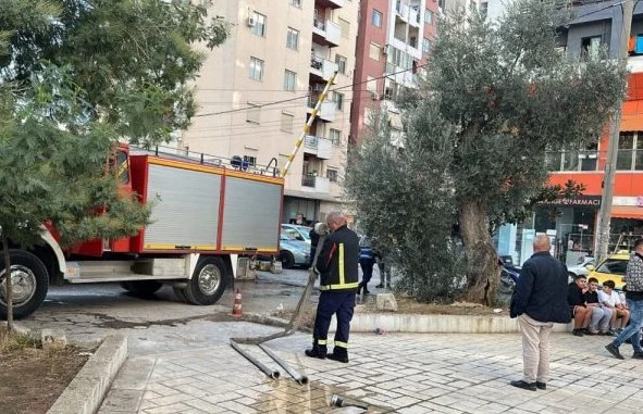 Tiranë/ Zjarr në një apartament në rrugën “Tish Daija”, raportohen dëme materiale