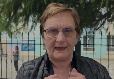 Tjetër denoncim për Luan Tollozhinën, pensionistja: Më zuri prej gryke, më tha ‘je komuniste dhe rrugaçe’