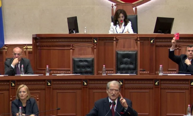 Tone të ashpra në Kuvend, mbyllet vetëm pas 15 minutash seanca plenare
