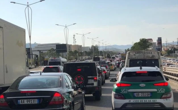 Trafik ka kudo, por Shqipëria e treta nga fundi për numrin e makinave në raport me popullsinë