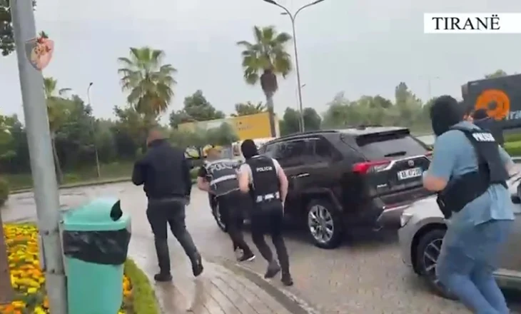 Trafikonin armë nga Kosova në Shqipëri/ Arrestohen 10 persona, 2 shpallen në kërkim