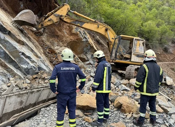 Tragjedia me 2 viktima nga rrëshqitja e dheut në Gramsh, në pranga pronari i kompanisë