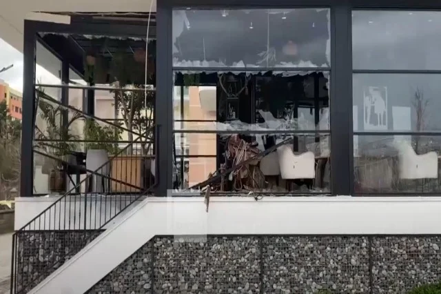 Tritol makinës në Tiranë, në Elbasan shpërthim në një bllok banimi