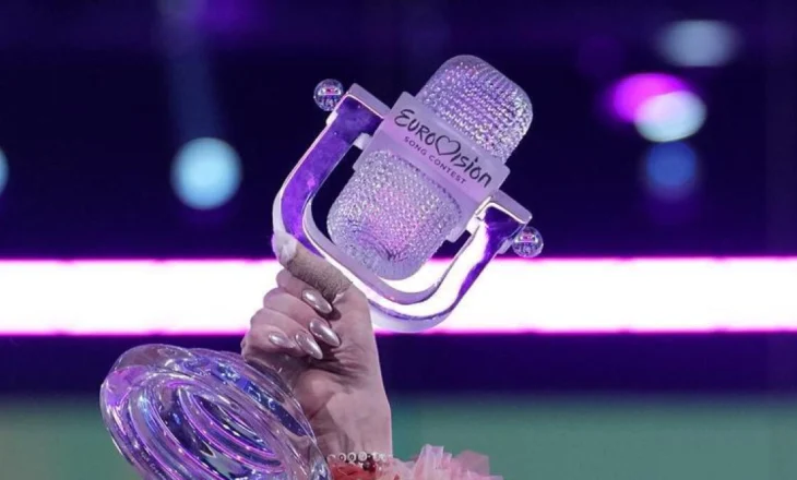 Trofeu i qelqtë i Eurovision, një altar i zërit njerëzor, ku arti i predikon Evropës paqe përmes këngës dhe muzikës