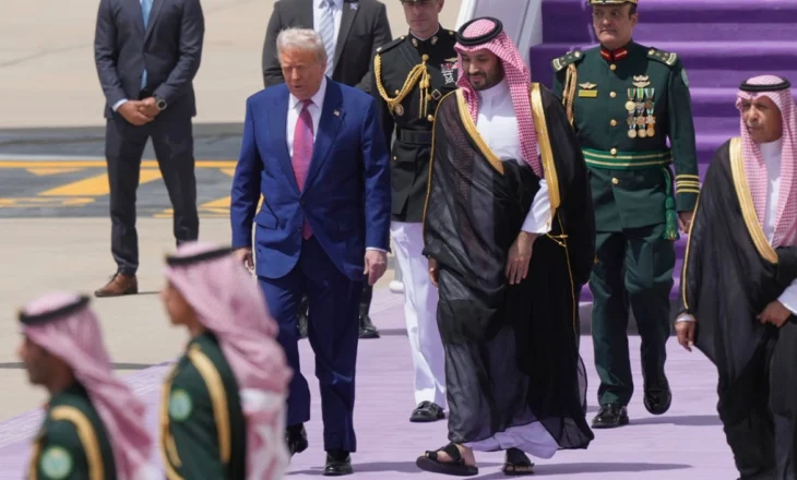 Trump në Arabinë Saudite, në fokus marrëveshje ushtarake dhe triliona dollarë investime