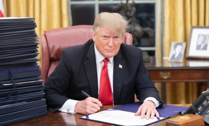 Trump shpall tarifa 100% për filmat e prodhuar jashtë SHBA