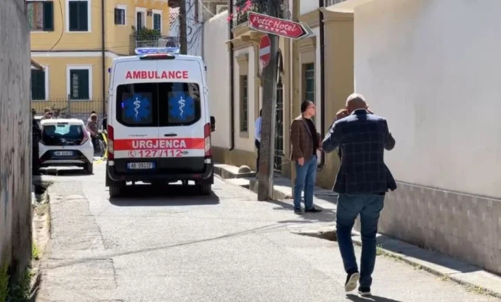 Turisti amerikan në gjendje të dehur vret me thikë bashkëshorten në Shkodër/ Tenton t’i japë fund jetës, përfundon në spital