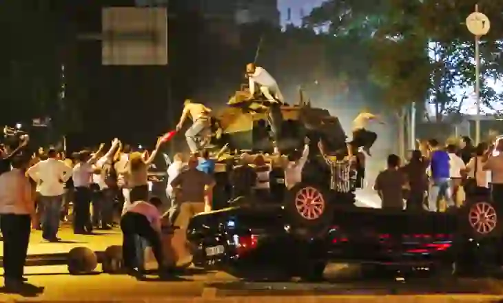 Turqi/ Dhjetëra urdhër-arreste për personel ushtarak, të dyshuar për lidhje me grushtin e shtetit të vitit 2016