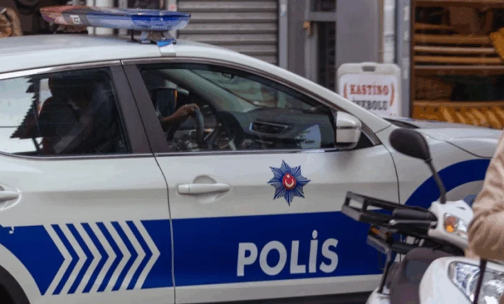 Turqi/ Qeveria e Erdogan ‘breshëri’ arrestimesh ndaj zyrtarëve të opozitës, ‘47 prej tyre ju vendosën prangat sot’