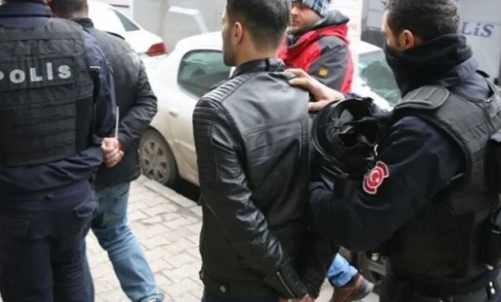Turqia zhvillon operacion kundër ISIS-it në 47 provinca, 298 persona të arrestuar