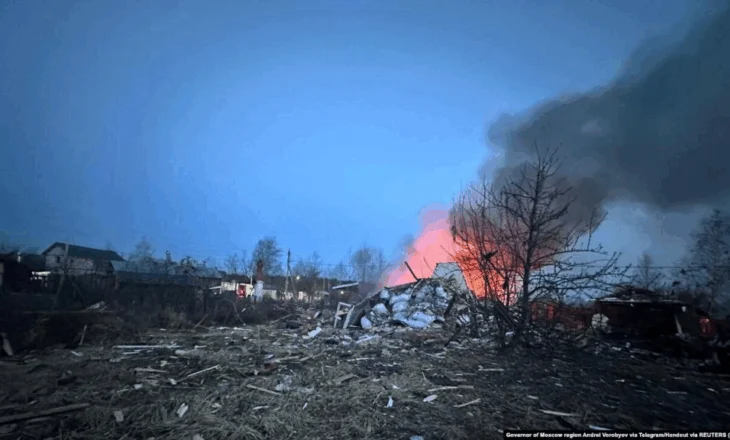 Ukraina sulmon Moskën me dronë, mbyllen aeroportet për disa orë