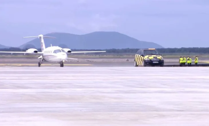 Ulet avioni i parë në aeroportin e Vlorës! Rama, batuta me punonjësin: Ky ishte për deputet në Kosovë…