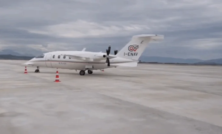 Ulja e parë e një avioni në areoportin e ri të Vlorës, por ç’bëhet me Kukësin, ku firoi Air Albania?