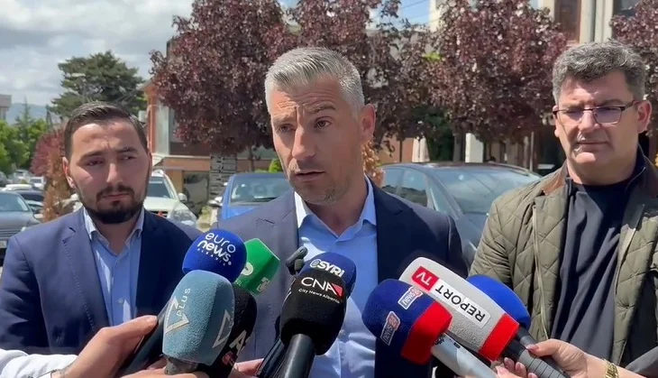 Vëllai i Nallbatit lirohet nga burgu, deputeti demokrat i përgjigjet Ramës që e quajti “rrugaç”: Më 11 maj do ta marrësh përgjigjen nga shqiptarët
